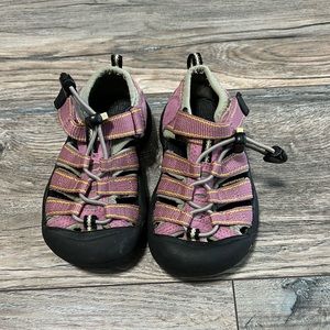 KEEN toddler size 9 water shoes hiking outdoor sandals